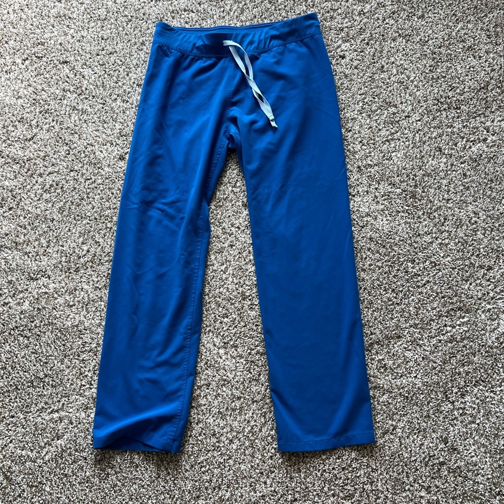 The classic looking scrubs. ROYAL BLUE. MEDIUM